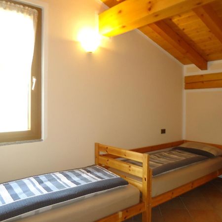 Casa Carla, Bis 4 Personen, Garten, Balkon Mit Blick Auf Den See Und Die Berge Crone Bagian luar foto