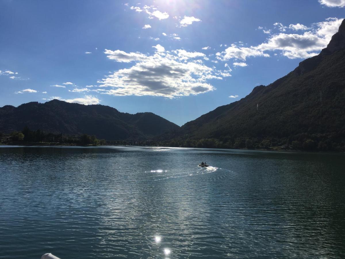 Casa Carla, Bis 4 Personen, Garten, Balkon Mit Blick Auf Den See Und Die Berge Crone Bagian luar foto