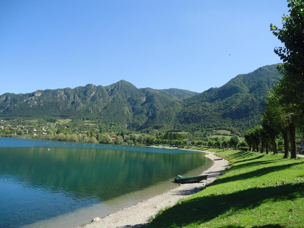 Casa Carla, Bis 4 Personen, Garten, Balkon Mit Blick Auf Den See Und Die Berge Crone Bagian luar foto