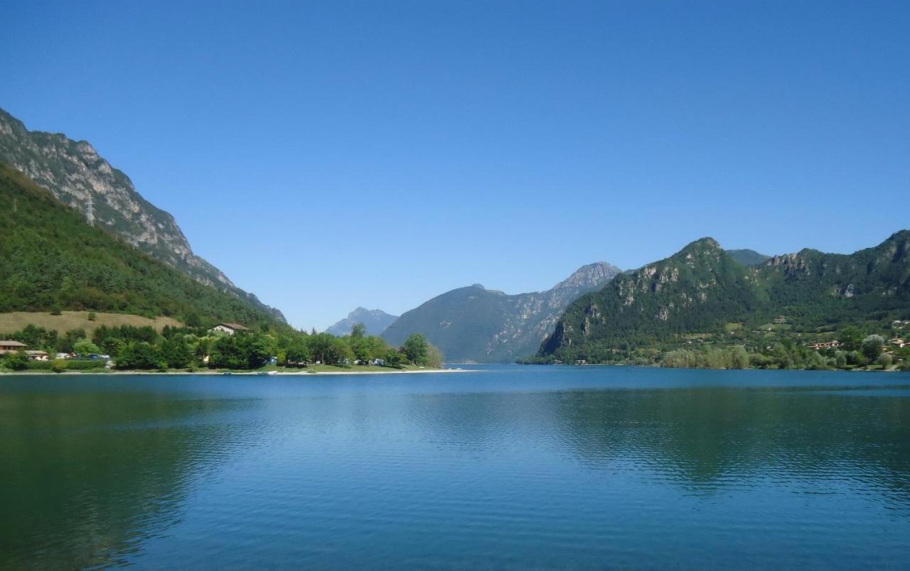 Casa Carla, Bis 4 Personen, Garten, Balkon Mit Blick Auf Den See Und Die Berge Crone Bagian luar foto
