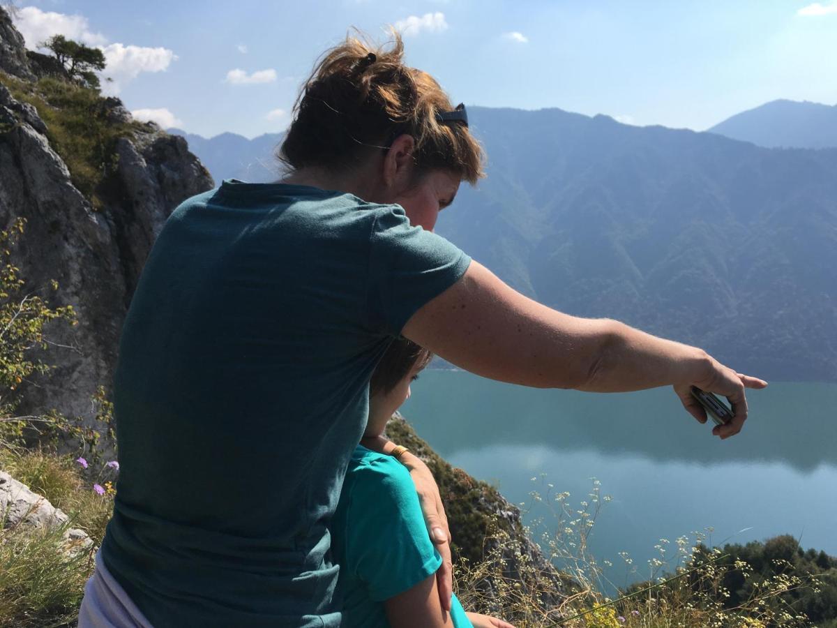 Casa Carla, Bis 4 Personen, Garten, Balkon Mit Blick Auf Den See Und Die Berge Crone Bagian luar foto