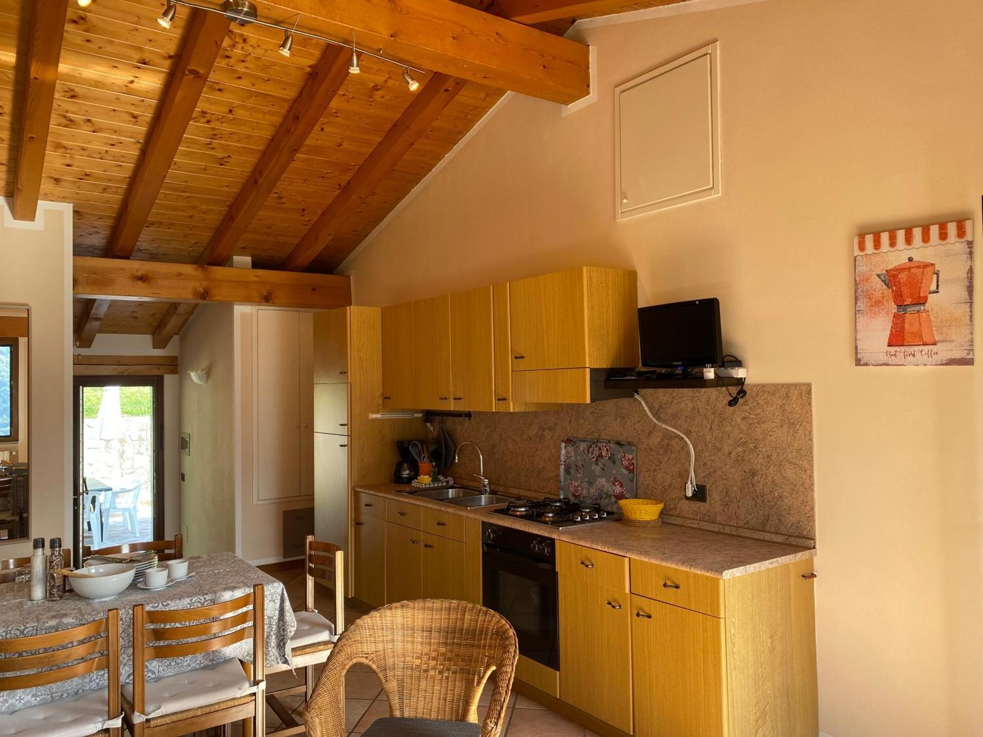 Casa Carla, Bis 4 Personen, Garten, Balkon Mit Blick Auf Den See Und Die Berge Crone Bagian luar foto