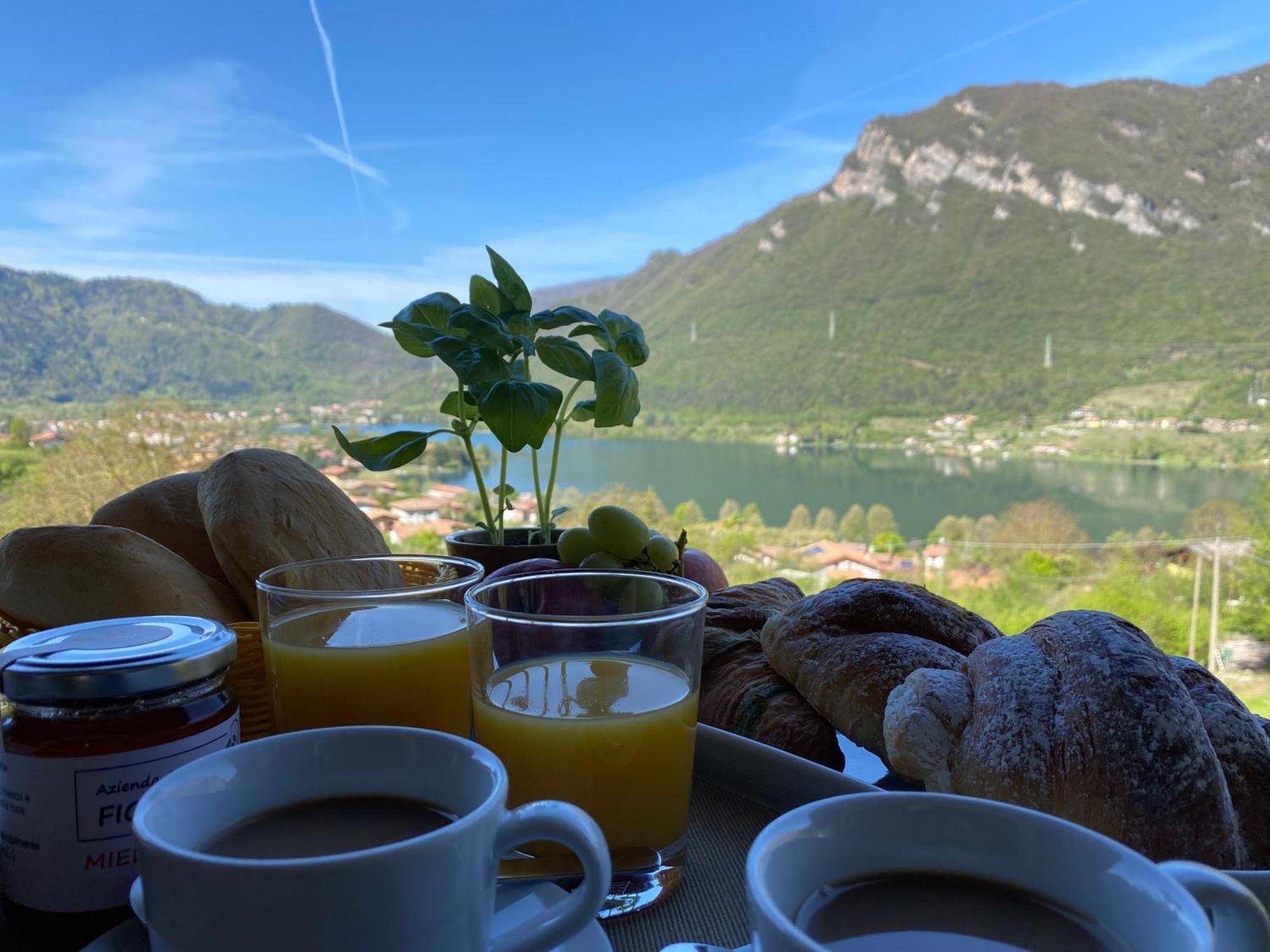 Casa Carla, Bis 4 Personen, Garten, Balkon Mit Blick Auf Den See Und Die Berge Crone Bagian luar foto